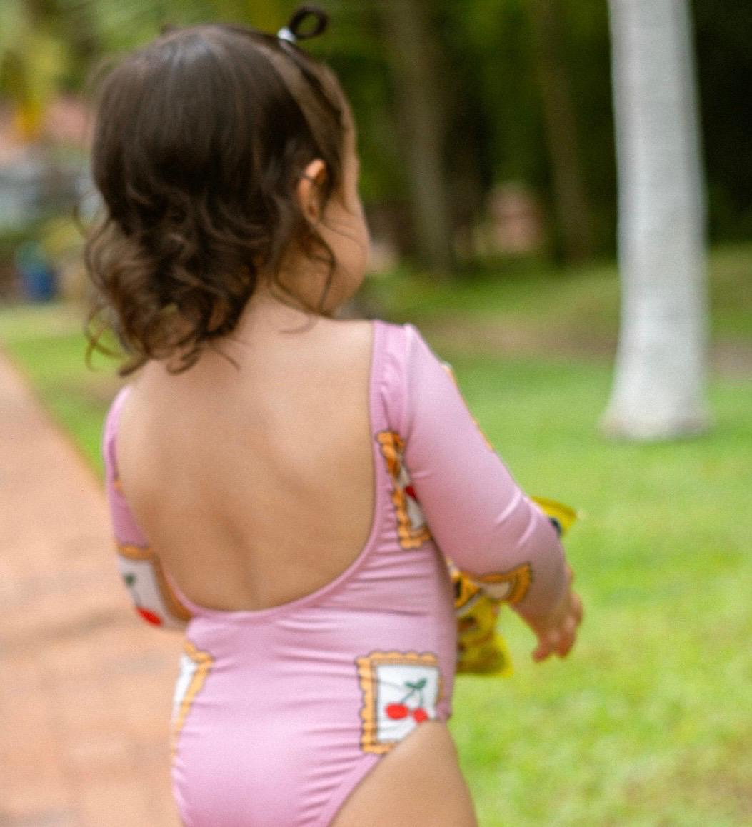 Vestido de Baño Manga Larga Cereza Rosada ♻️